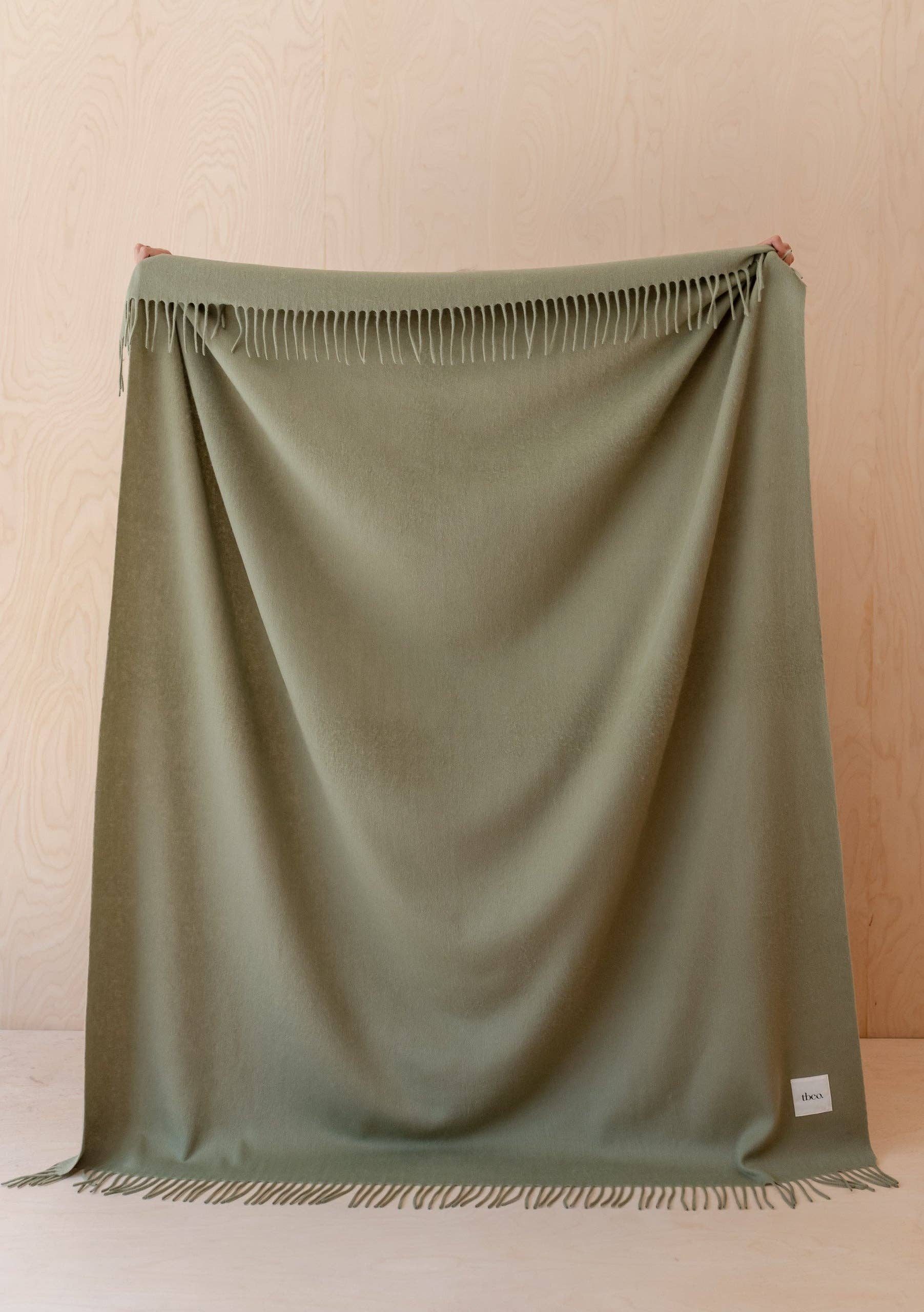 TBCo – wholesale Throw blanket – Lambswool Blanket in Olive0