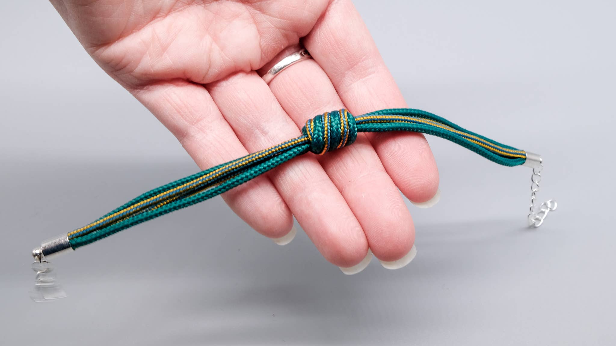 La Fabrique du Noeud – Engroshandel Flettet armbånd – Paracord-armbånd med grøn og gul spiralknude6