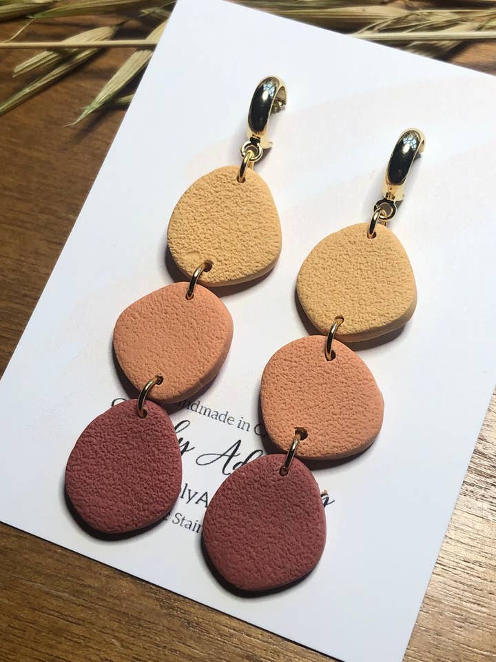 Brincos em barro Verão Cores Sebbles Boho Beach Style por atacado de Simply Adorning