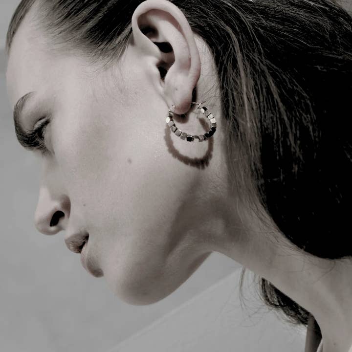 Dansk Copenhagen - Vendita all'ingrosso Orecchini a cerchio - Orecchino a Mini Quadrato con Perline Impermeabile Passion Placcato in Oro 18K4