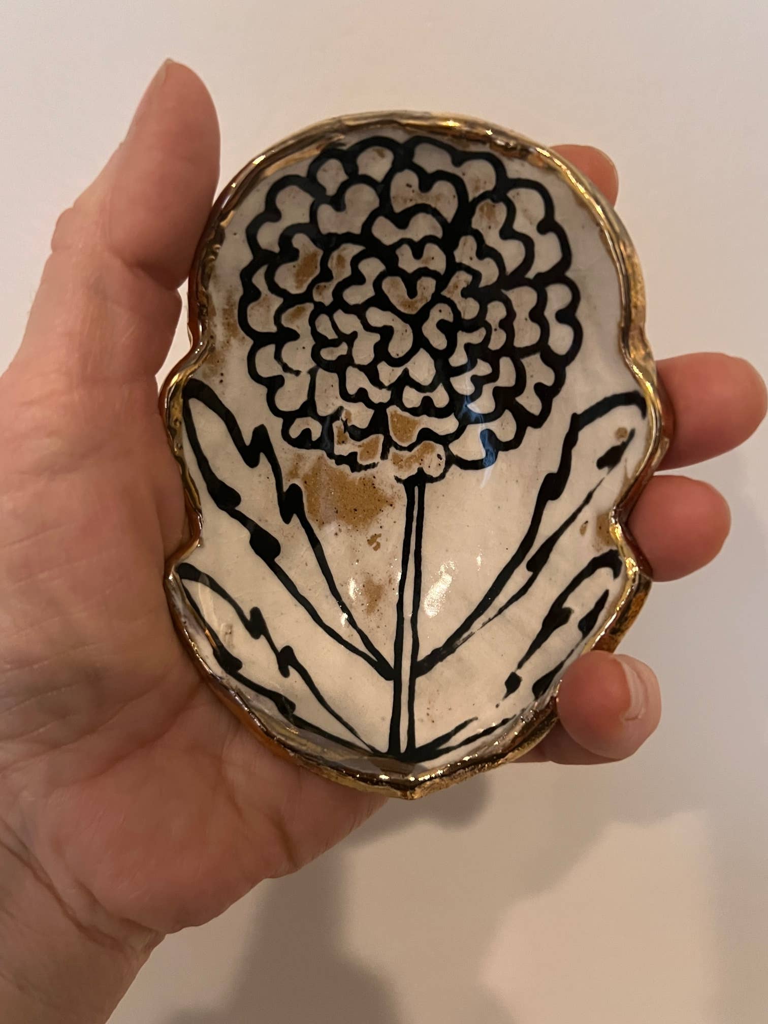 Hsieh Clay SF – wholesale Smyckesfat – Handgjord blommformad keramisk smyckesskål 4" med 22K dekoration8