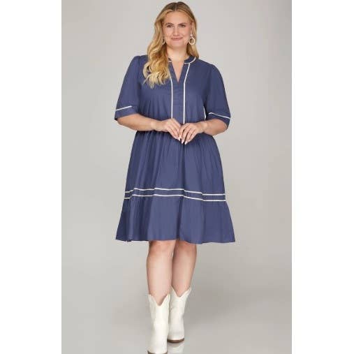 ROBE MINI À ÉTAGES À MANCHES COURTES ET COL FENDU GRANDE TAILLE AVEC POC pour la vente par Curve Market