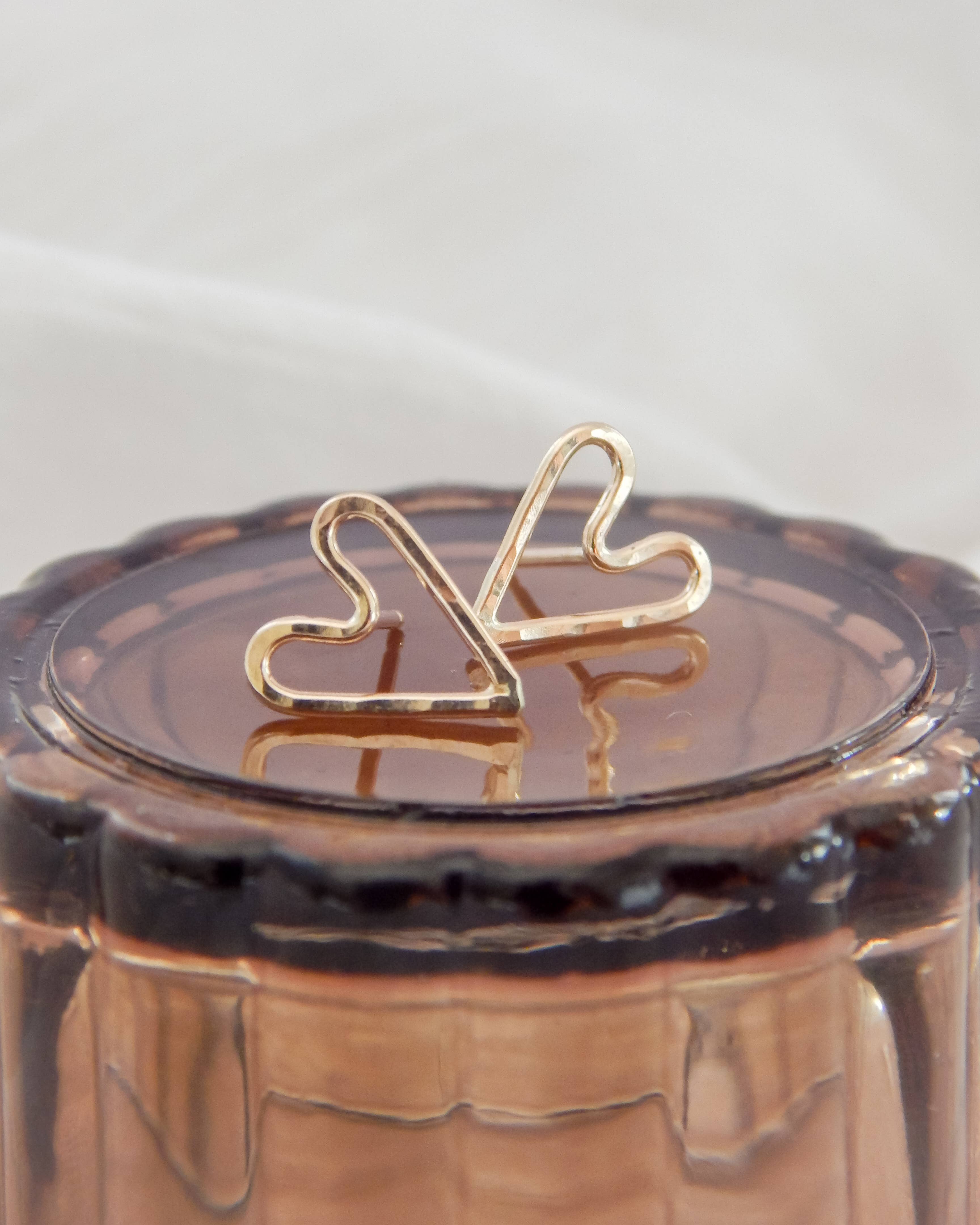 Barberry & Lace Handmade Jewelry - Vente Clous d'oreille - Boucles d'oreilles cœurs martelés | Or 14 carats et argent sterling3