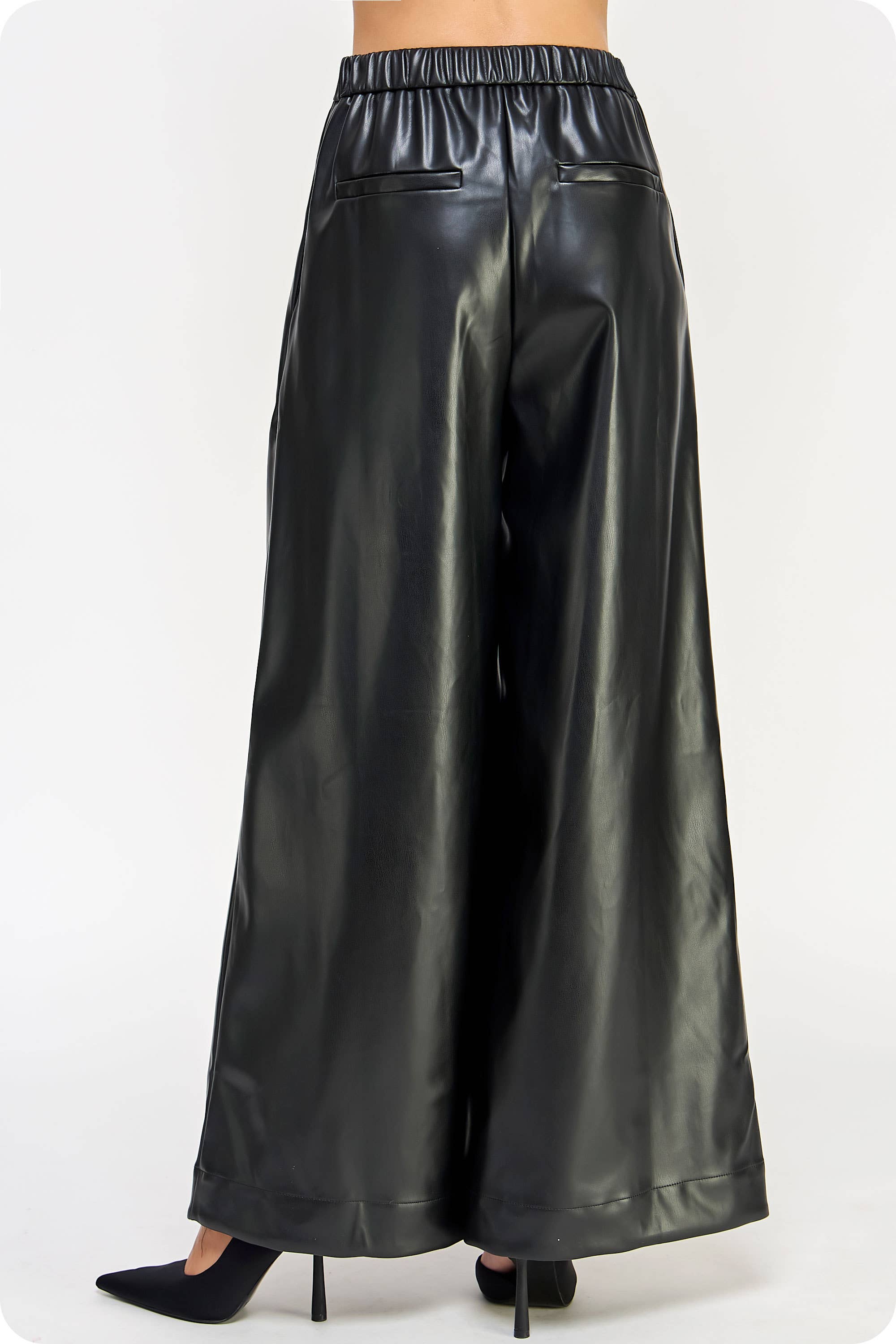 Strut & Bolt – Engroshandel Bukser - Dame – Plisserede detaljer Bredben Bukser i imiteret læder17