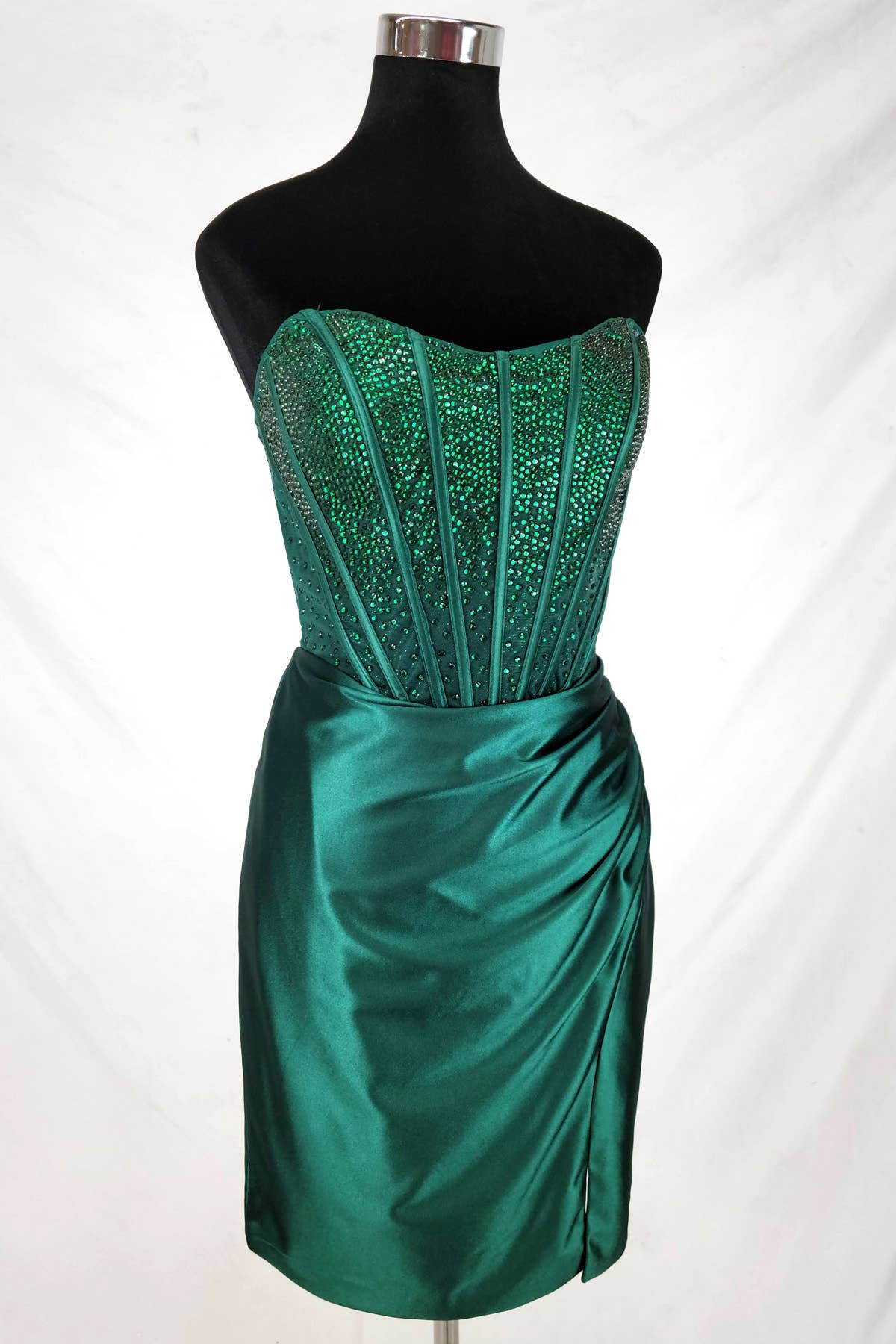 Chicas – wholesale Klänning - Dam – Kort miniklänning med juvelprydd korsett och satinkjol C3752