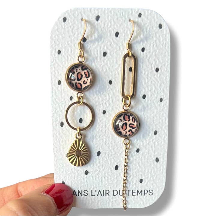 Dans l'Air du Temps Bijoux - Wholesale Dangle Earrings - Asymmetric leopard earrings4