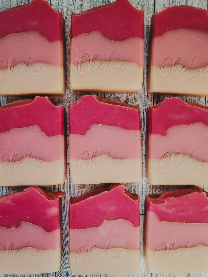 Golden Berry Bar Tvål för wholesale av Ollie Lue Soap Co. LLC