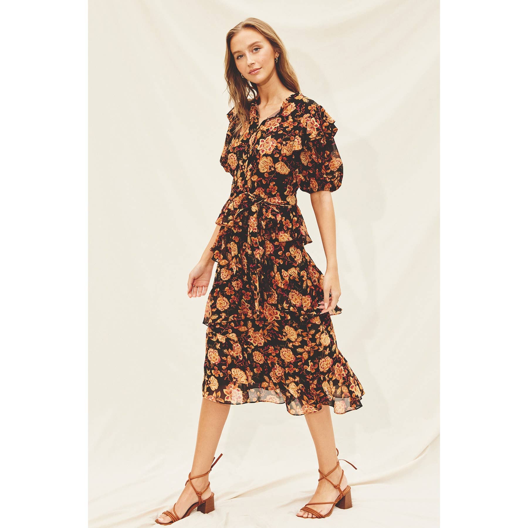 FLORACIÓN AL ATARDECER Vestido midi escalonado con volantes Nightbird (1) de venta al por mayor en Faire1