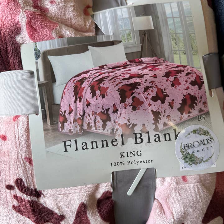 Broads Market - Wholesale Bedding Blanket - Scarlett Red & Pink Cow Print Super Plush Blanket