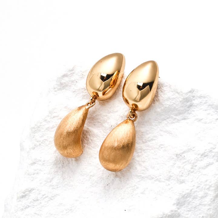 SPENCER Double Drop Earrings and other Purchase Wholesale kermis speelgoed. Free Returns & Net 60 Terms on Faire trending on Faire.