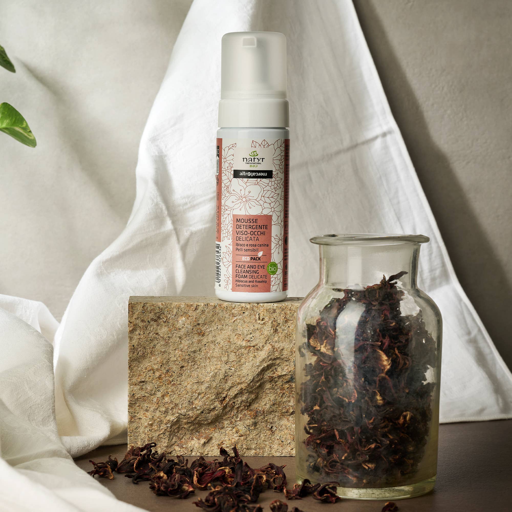 Altromercato - Wholesale Facial Cleanser - Cleansing Mousse Face/Eyes - Sens. Skin-Hibiscus- Org.150ml1