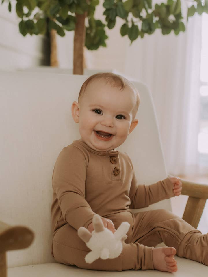 Sable bamboo evolving onesie for wholesale by Kim & Joe