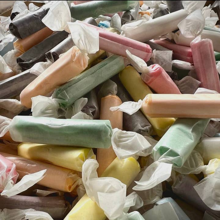 O'Shea's Candies Sweet Shop - Wholesale Taffy - Nostalgic Old Fashioned Salt Water Taffy Logs 🪵 1/3# Bag