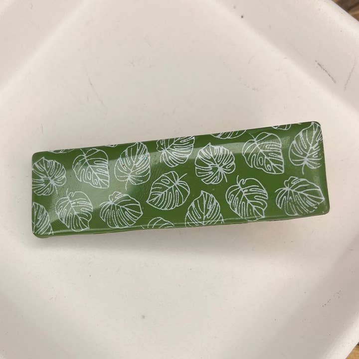 Polymer Clay Hair Clip- Grøn eller Sort Monstera Leaf for engroshandel hos Asselin Designs