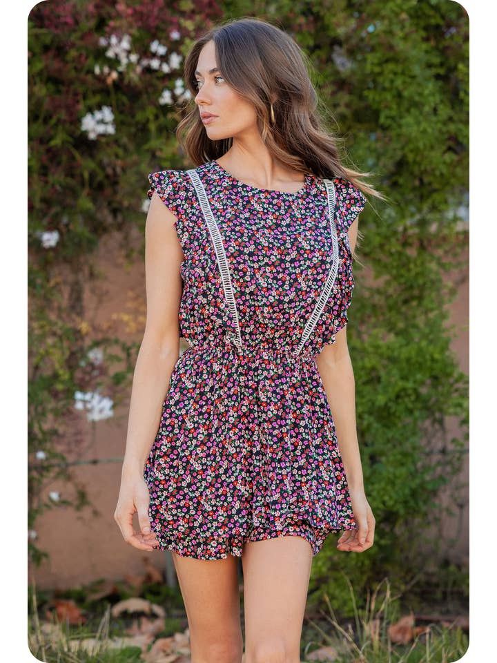 Barboteuse florale à bordure en dentelle pour la vente par Strut & Bolt