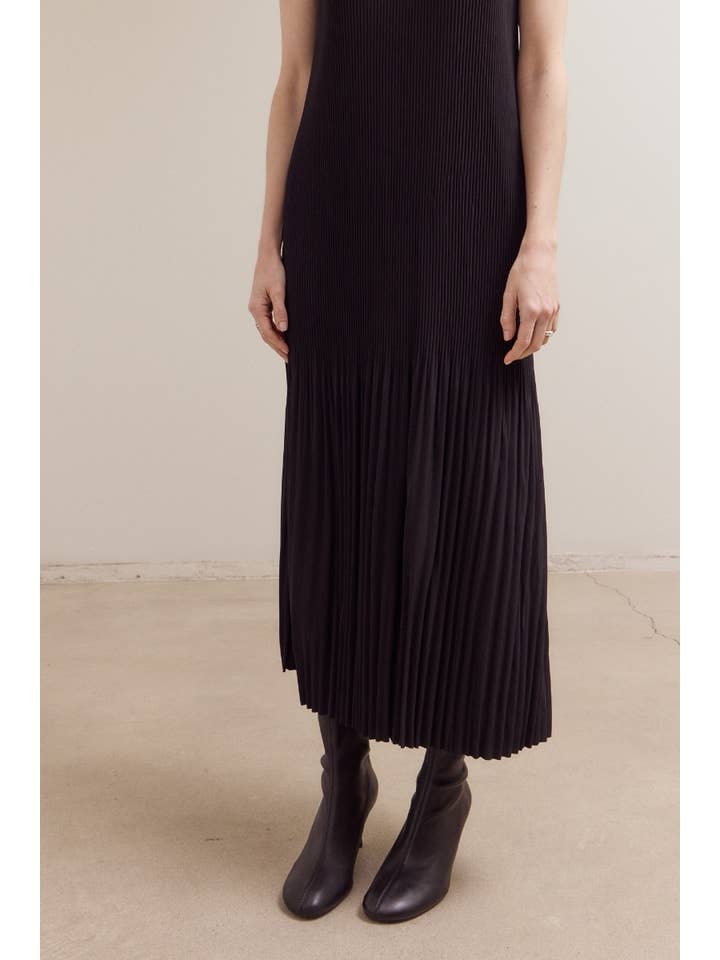 Black 61205 - WRINKLED PLEAT SLEEVELESS MAXI DRESS for wholesale on Faire4