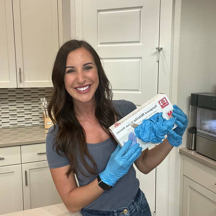 Banana Products, LLC - Wholesale Gloves - Unisex - Box of 100 Nitrile Exam Gloves3