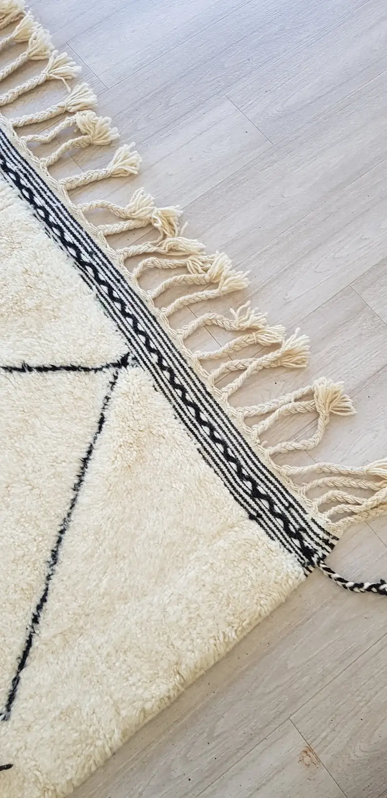 HandmadeBestSeller – Großhandel Teppichvorleger – Beni Ourain Teppich, natürlicher Berberteppich aus Marokko4