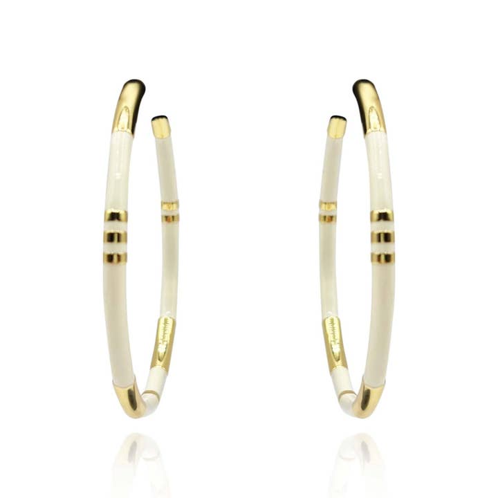 Mallory Wit En Goud Gestreepte Hoepeloorbellen voor wholesale door Michael Nash Jewelry