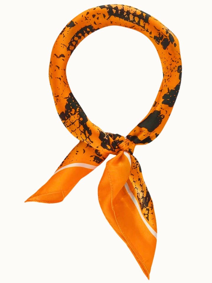"So Silky" Satijnen Neckerchief Sjaal, Veelzijdig, Oranje voor wholesale door Olive & Pique