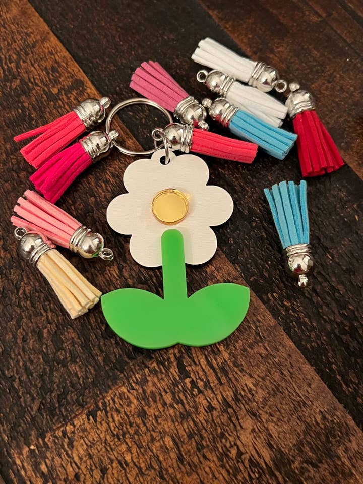 layered daisy keychain for wholesale by Suchfungoods