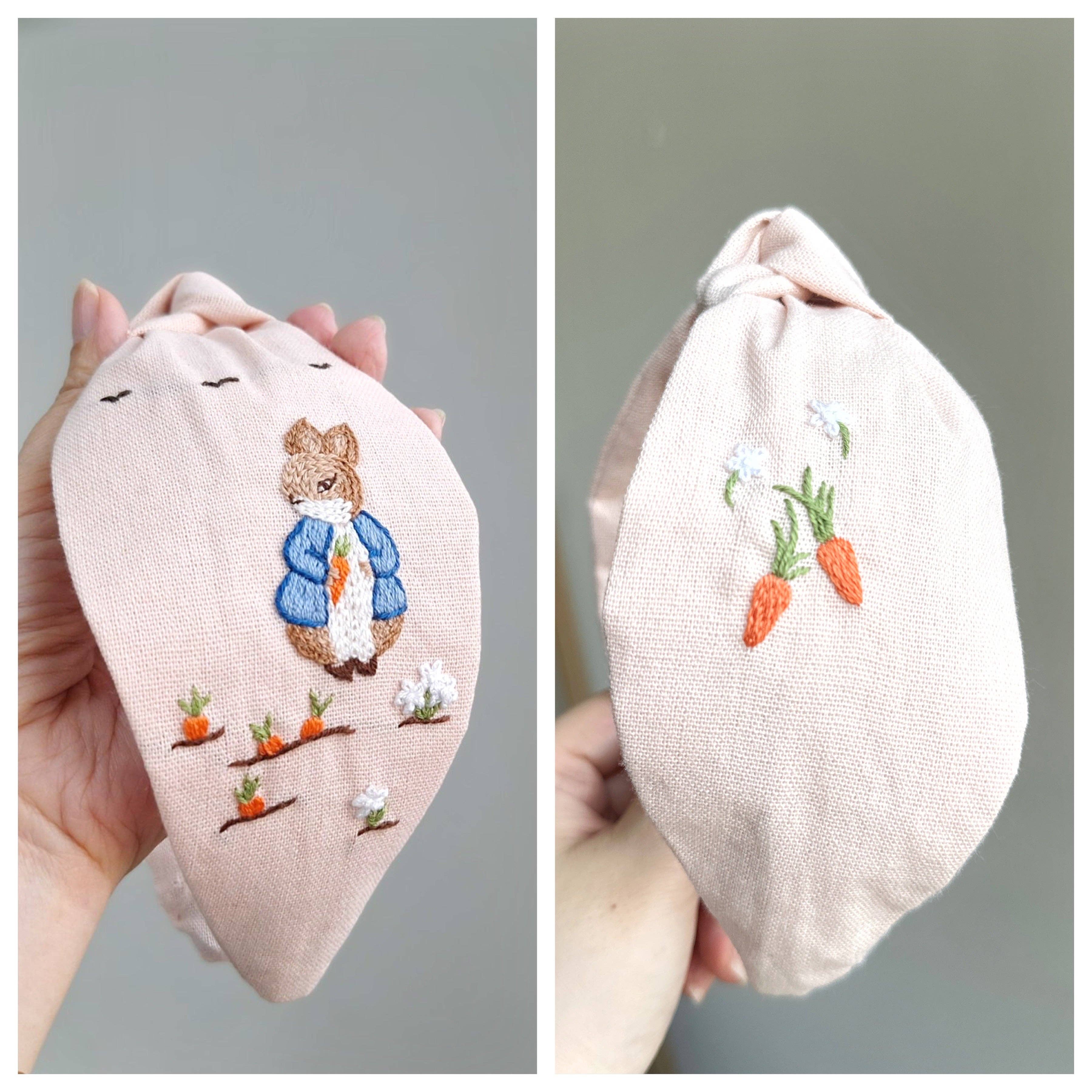 Quince Fables - Vendita all'ingrosso Fascia per capelli - Donna - Turbante annodato in lino ricamato floreale, Collezione Harper 🪡4