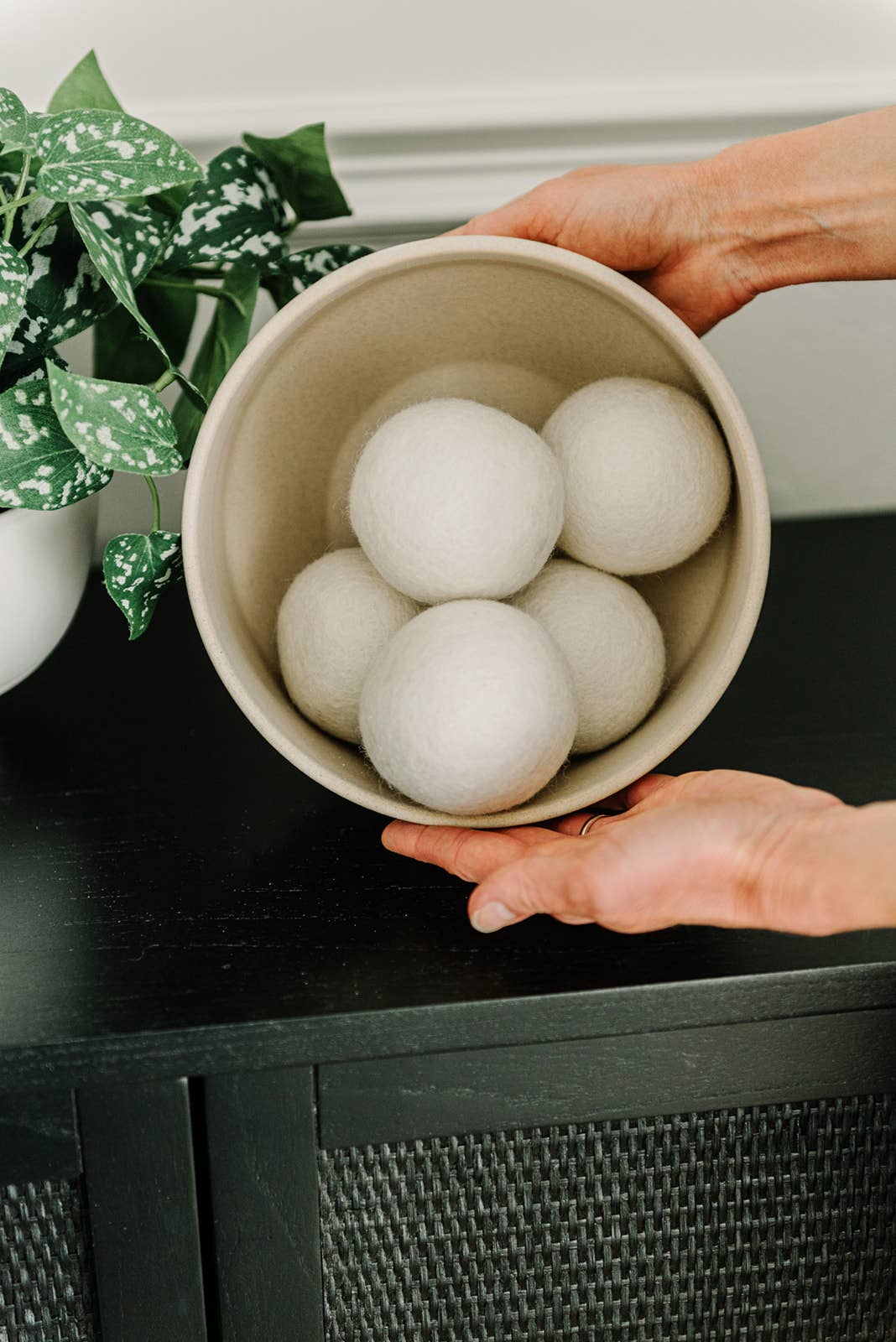 Mama Moon Boutique LLC - Wholesale Dryer Balls - Smart Sheep Dryer Balls Bulk Box 345 Balls WHITE7