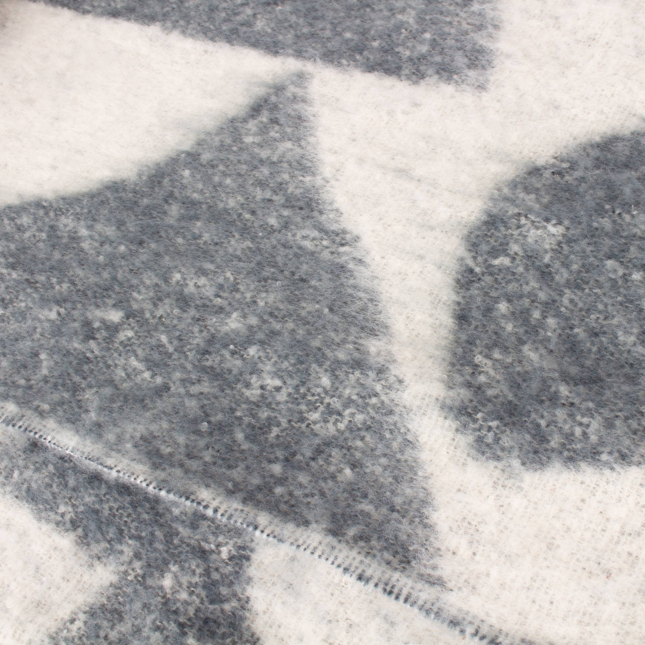 Meta Throw Dusk for wholesale on Faire2