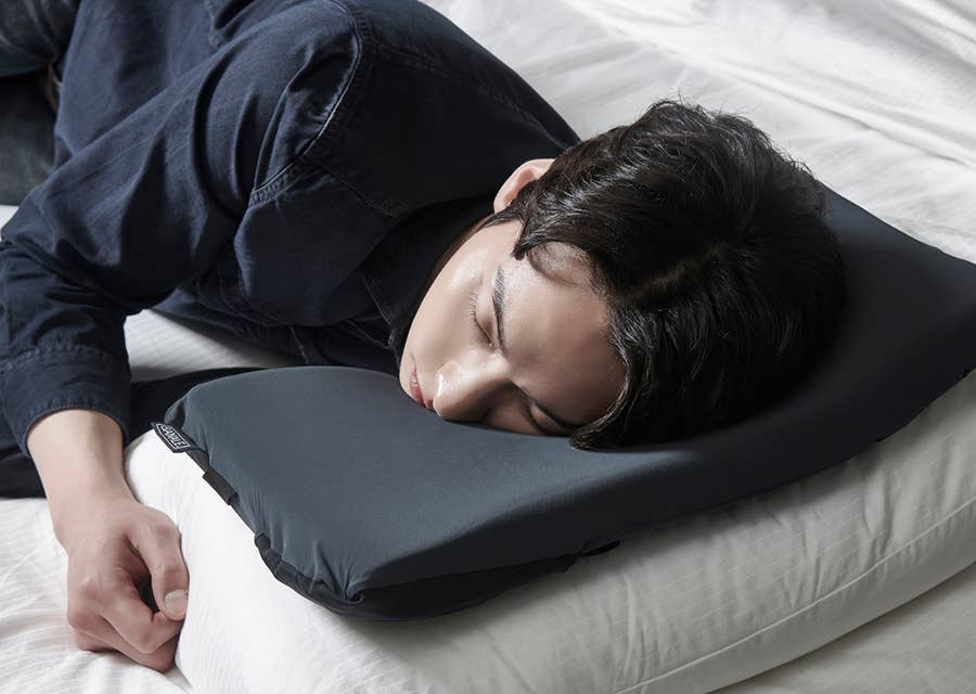 Banale – wholesale Travel pillow – Omni Pillow9