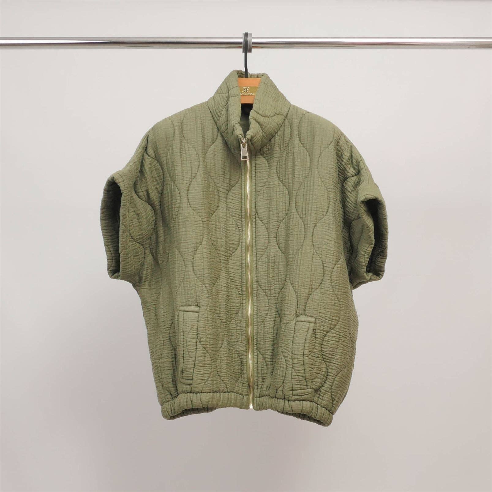 Cecile Wang - Venta al por mayor Chaqueta - Mujer - Chaqueta acolchada de manga corta con cremallera DB146791