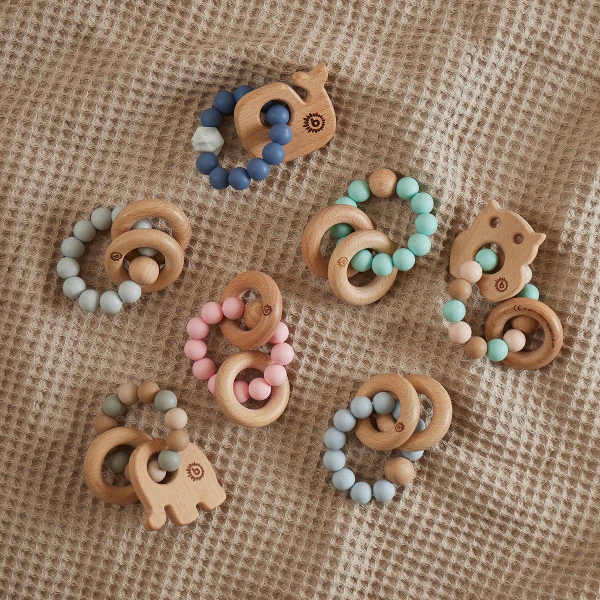 Bieco Spielwaren – wholesale Bitring - Baby – Bitleksak med silikonkedja i rosa1