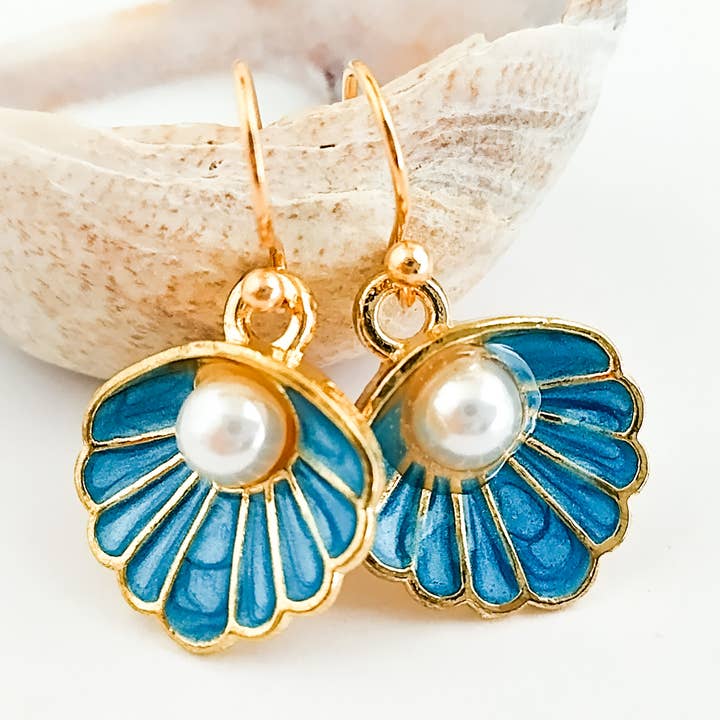 Brincos de Concha Dourada com Pérola, Joalharia Náutica por atacado de Piccadilly Pendants