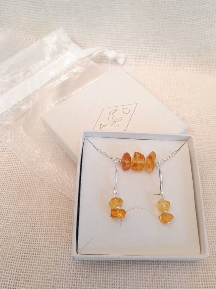 Coffret Boucles d'Oreilles et Bracelet en Argent et Ambre pour la vente par Andréa Chereau