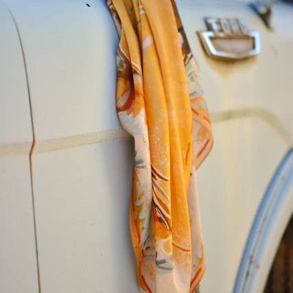 Tirzah Lane Art - Vente Écharpe – femme - Longhorn Open Range : Grand foulard western 100 % soie de mûrier 35x35 Cowgirl Wild Rag2