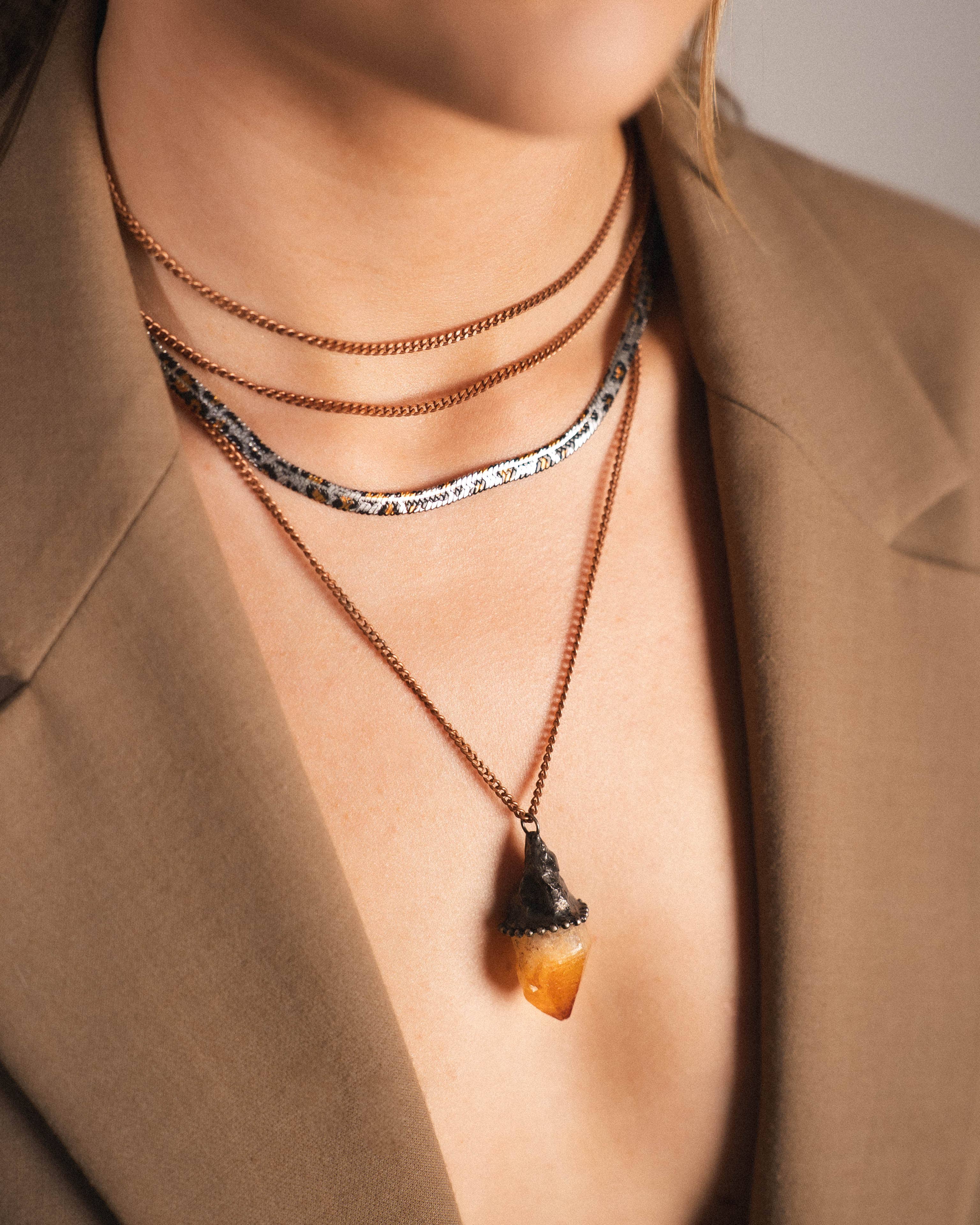 PHOEBE´S - Wholesale Halskettinghanger - Gelaagde Ketting Mystieke Citrien – Energie en Stijl in Lagen2