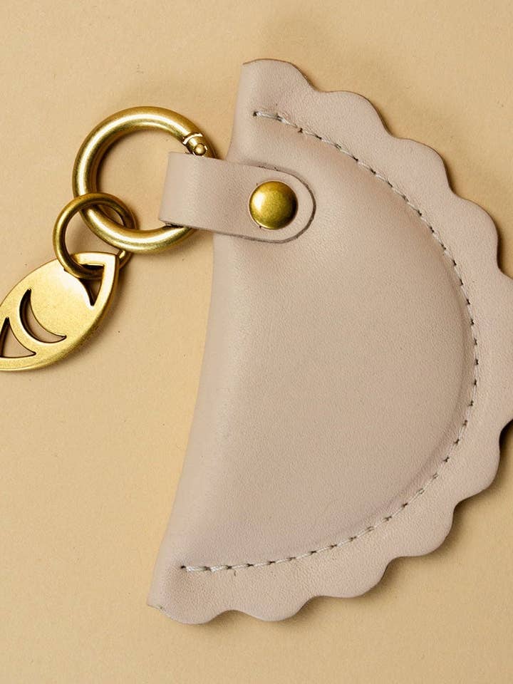 ravjul bag charm / skal for engroshandel hos simétrie