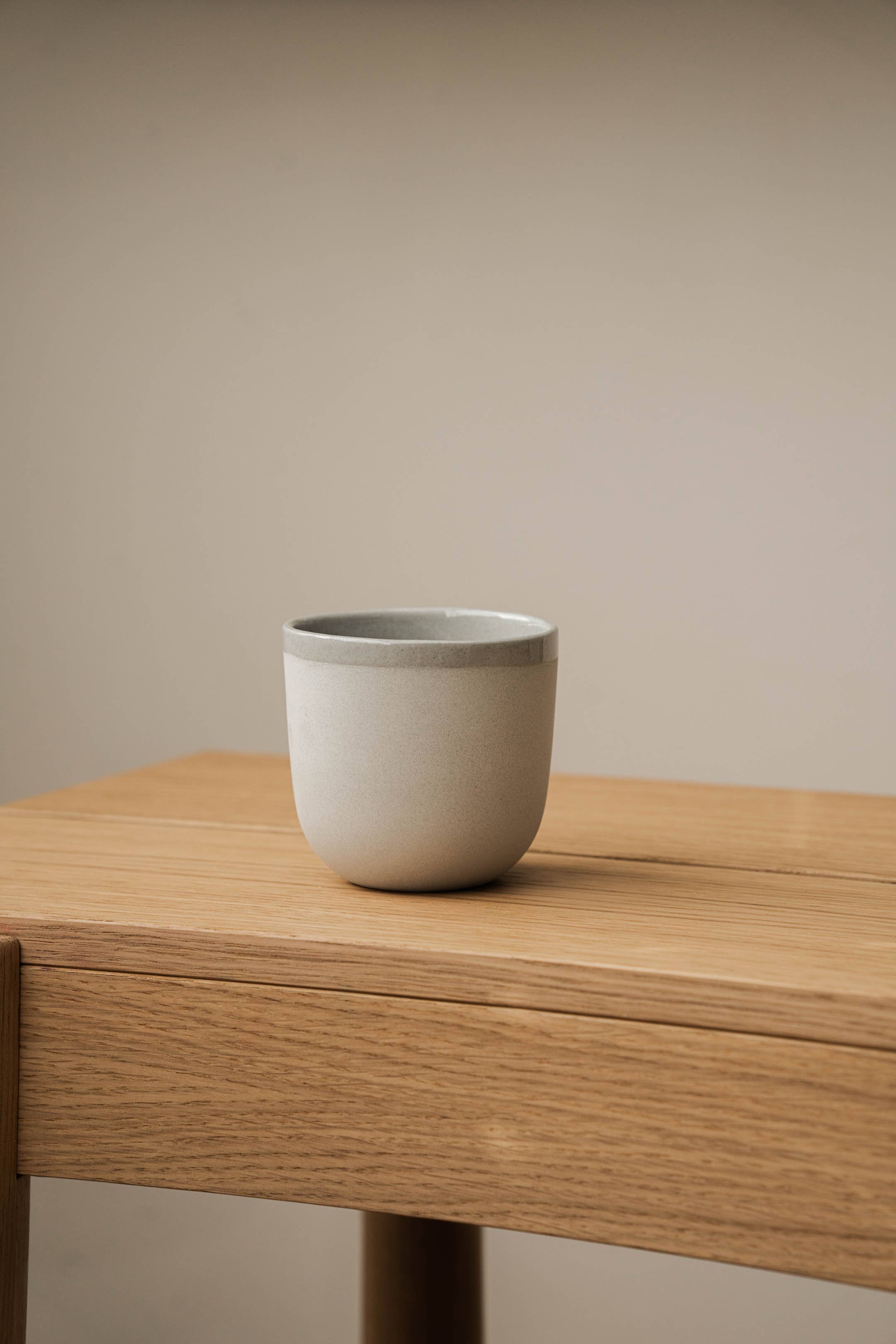 Creating Comfort Lab - Venta al por mayor Taza de café/té - Taza café de porcelana hecha a mano. Cielo gris1