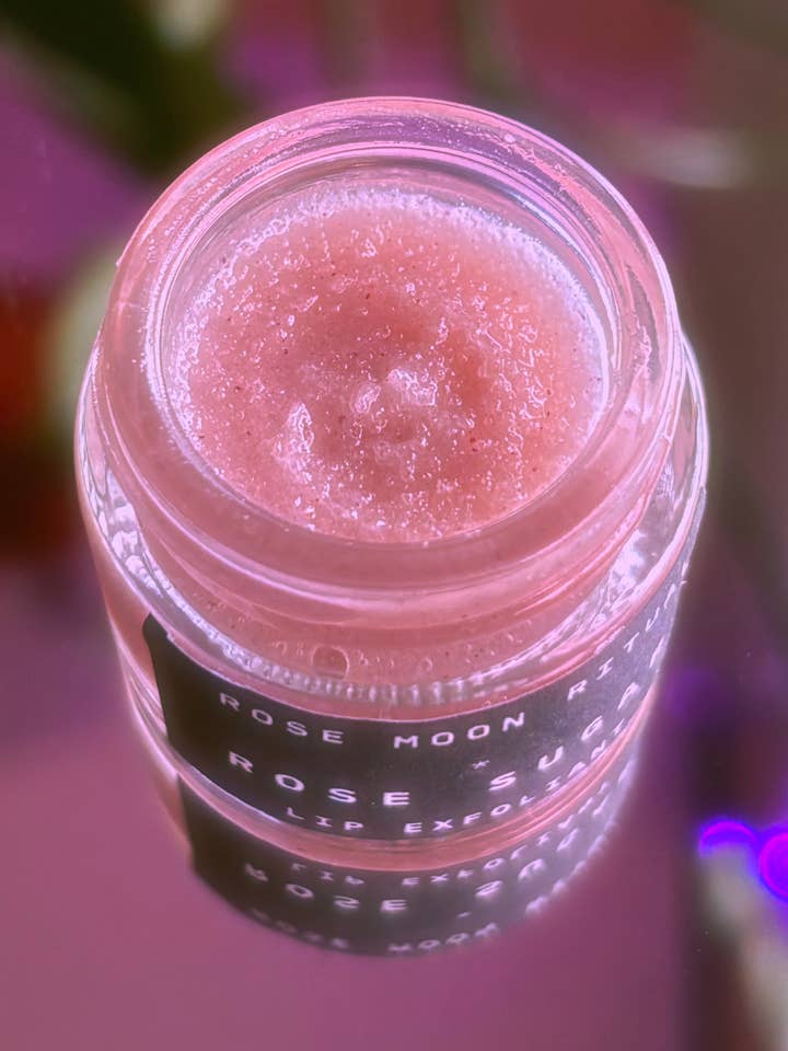 Exfoliant pour les lèvres au sucre rose pour la vente par Rose Moon Ritual