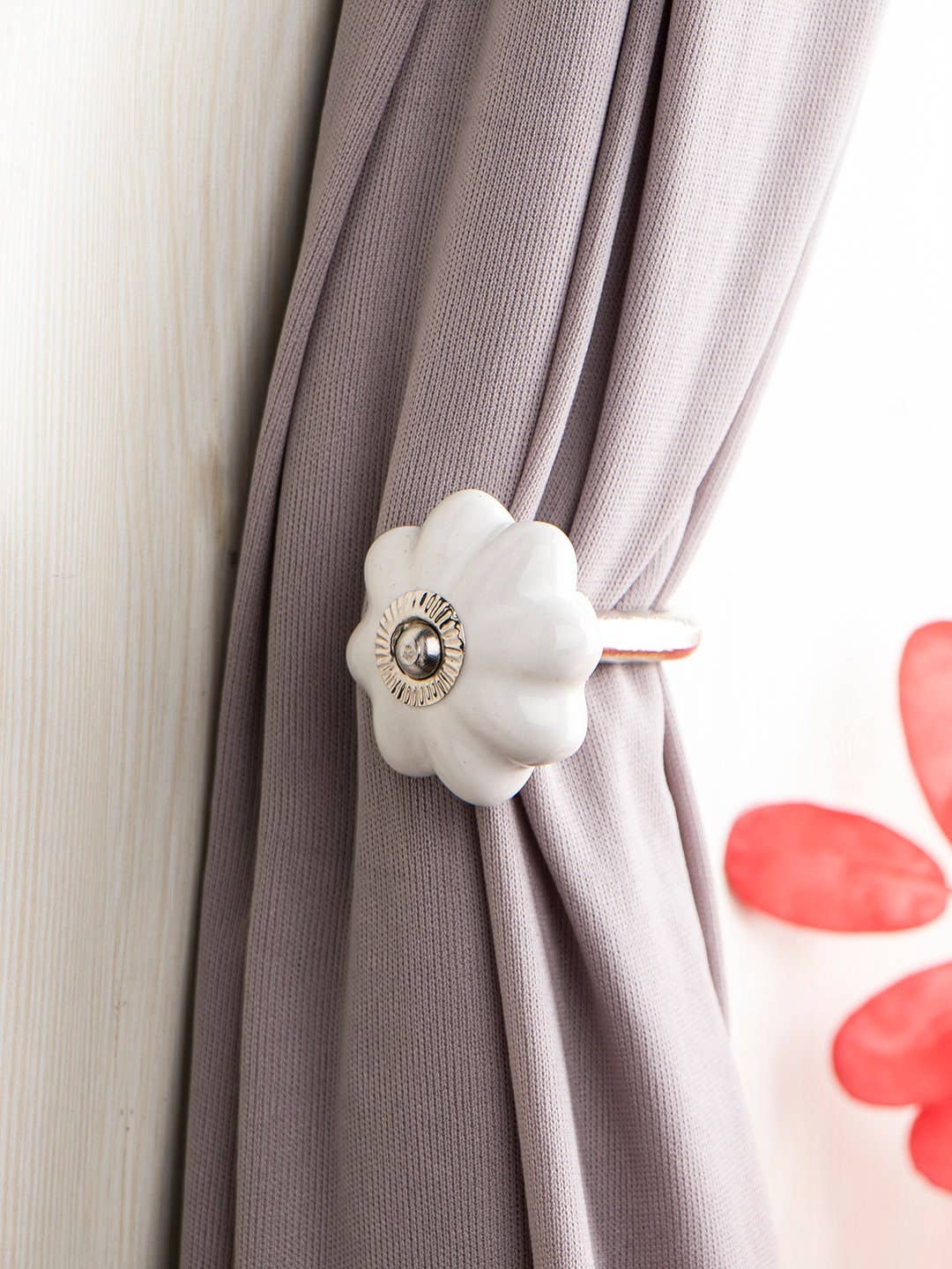 KNOBCO - Wholesale Knob/Pull - White Color Solid Flower Shape Design Curtain Tie Back Hook Rustic Bathroom Towel Hook Antique Hook (Set of 2)0