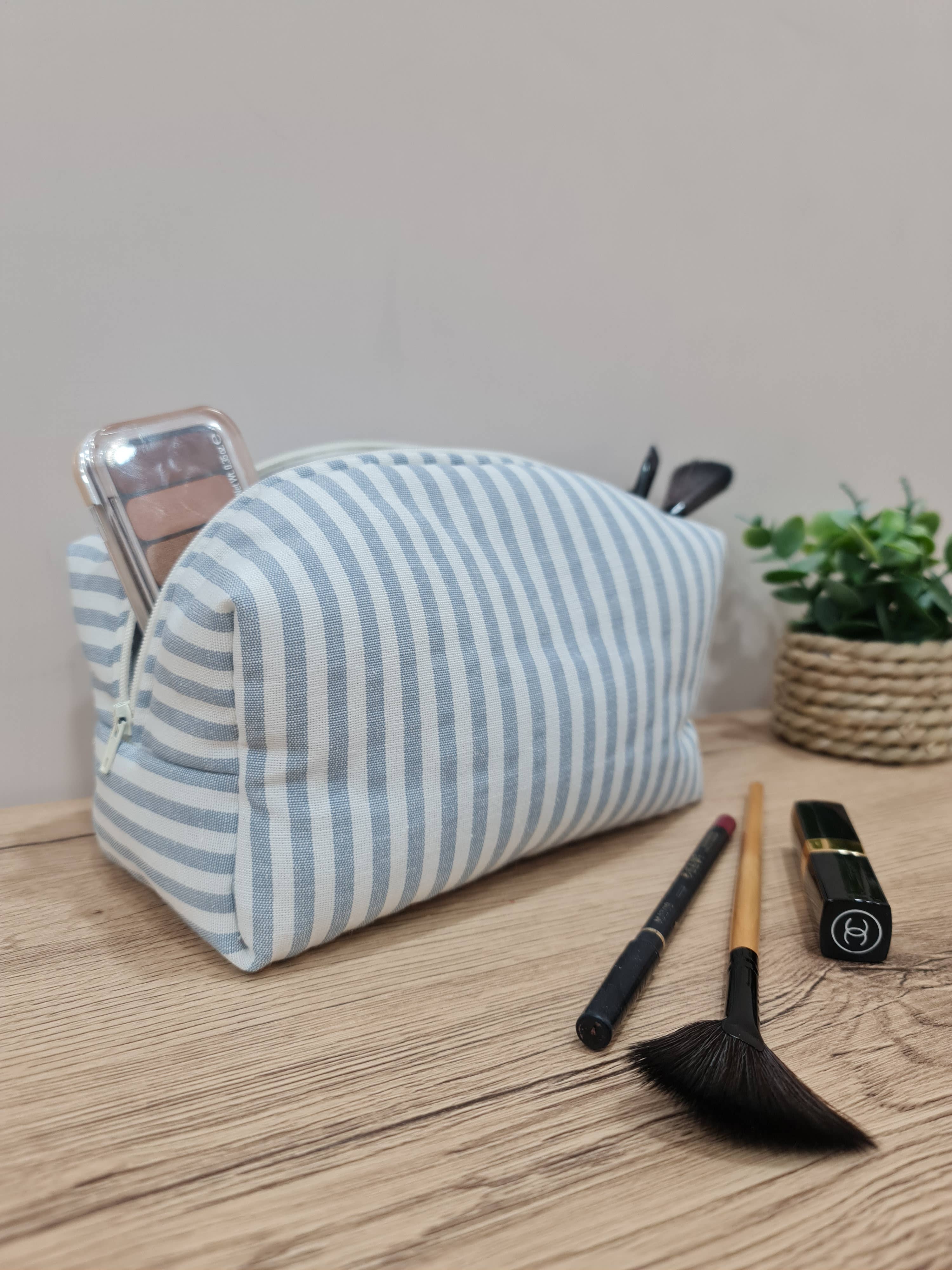 Lunaria Lab - Wholesale Makeup/Cosmetic Bag - Make up bag in Blue denim Cotton9