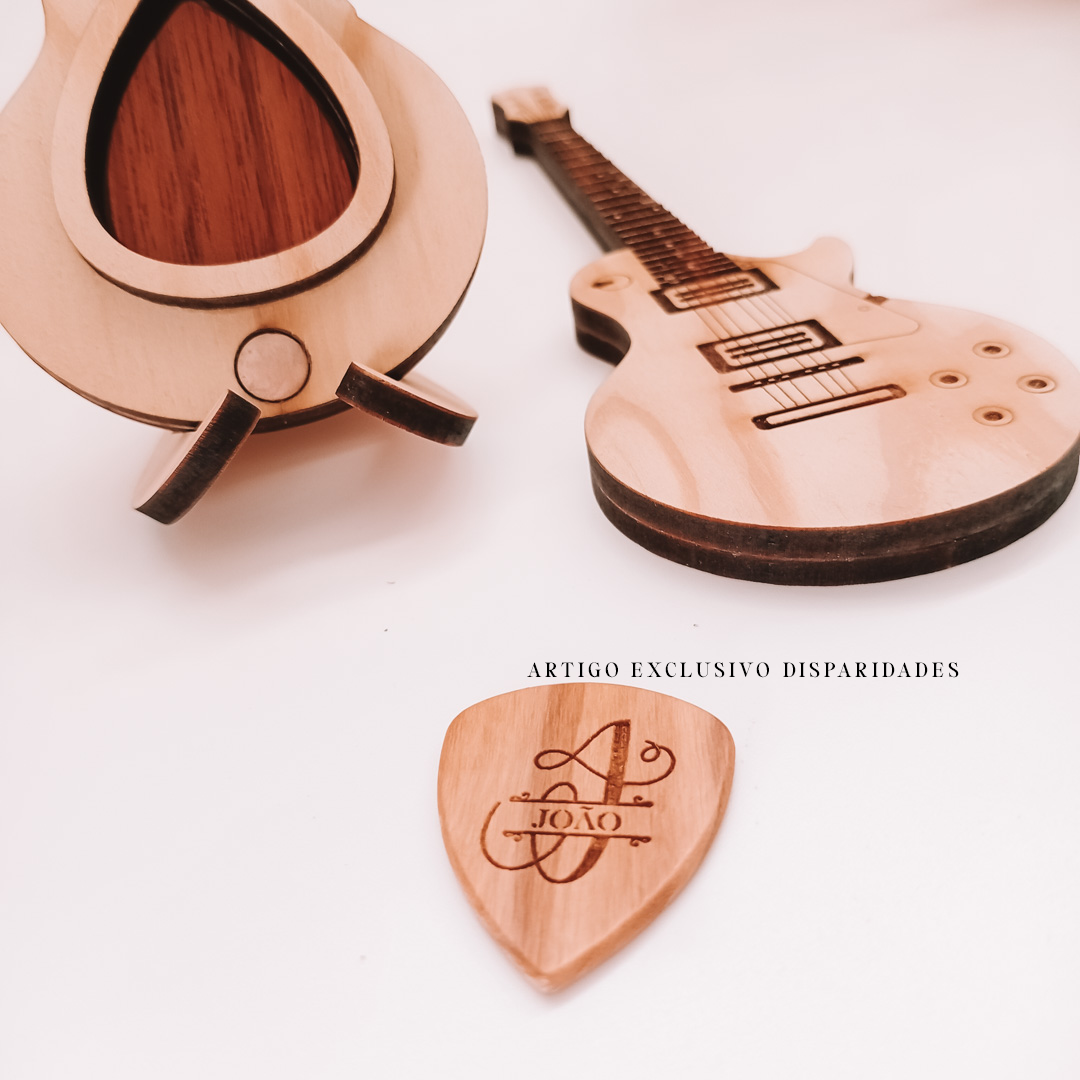 Disparidades – Engroshandel Musiktilbehør – Guitar-paletteholder i rustikt træ4