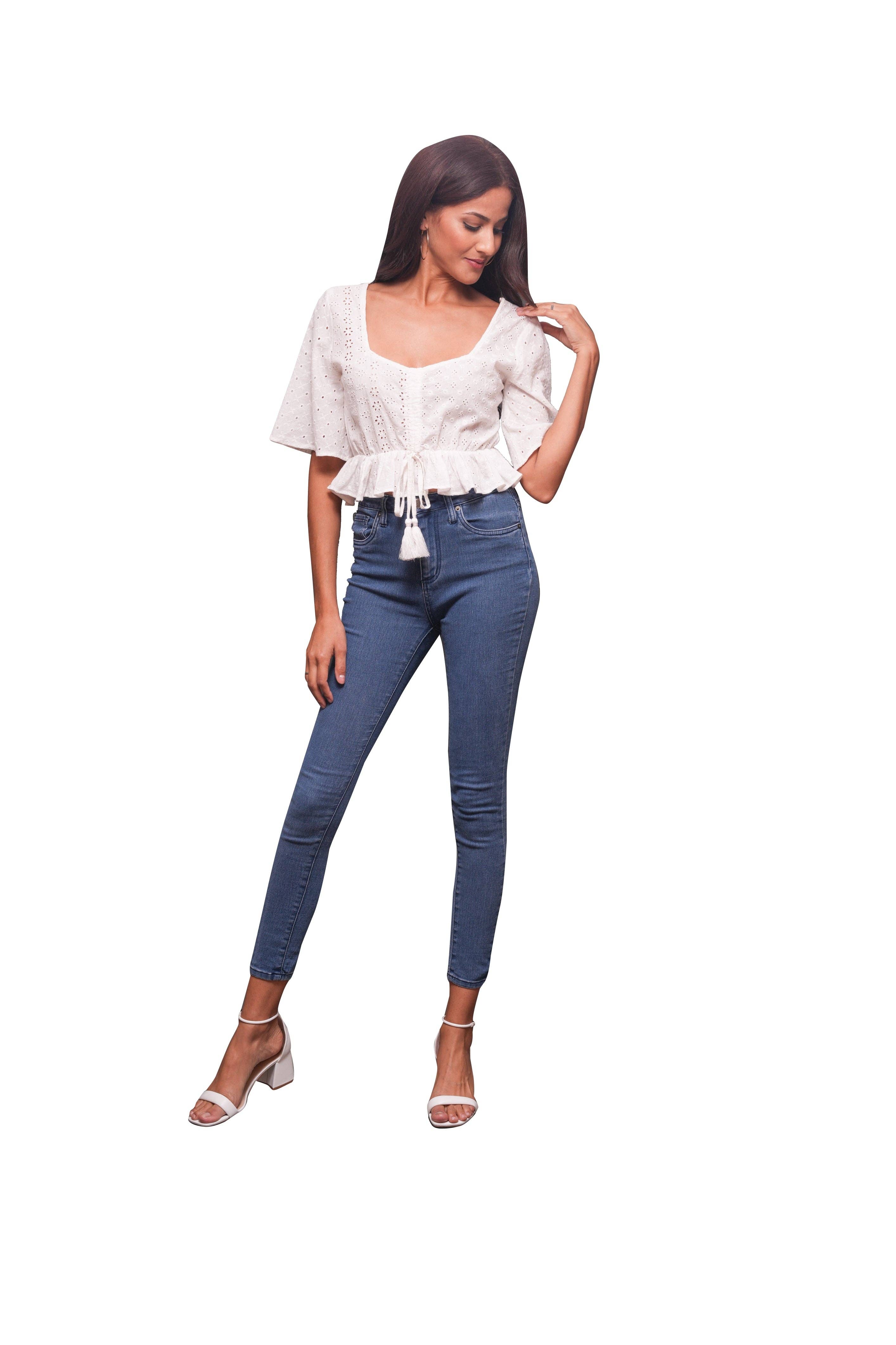 Sacred Threads - Vendita all'ingrosso Camicetta - Donna - Top estivo corto Schiffli ricamato1