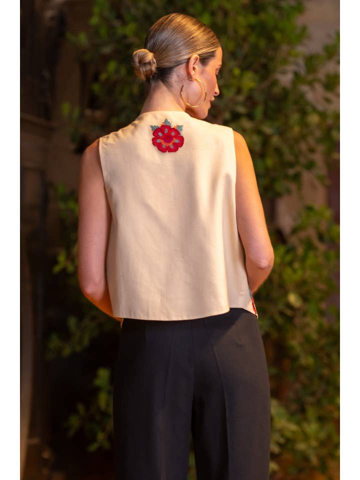 Beige Veste fine beige Káhyra brodée de fleurs flamenco avec châle multicolore en vente sur Faire3