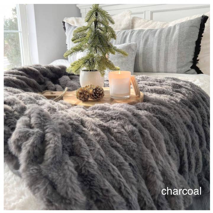 Everyday Cozy Living - Wholesale Throw Blanket - Cozy Faux Fur Throw- Multiple Colors 50" x 60"