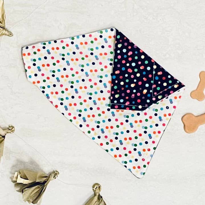 Bandana Joyeux Anniversaire pour la vente par BaubleBee Co.
