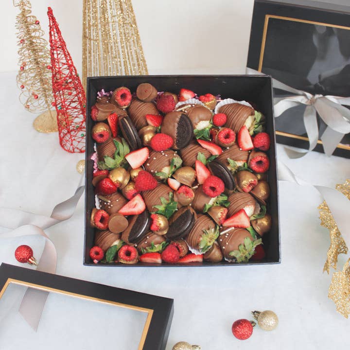 Elegant Design Supply - Wholesale Gift box - Square Gift Box with Clear Lid and Ribbon - Various Colors - For Luxury Flower/ Gift / Chocolate Strawberry Arrangements30