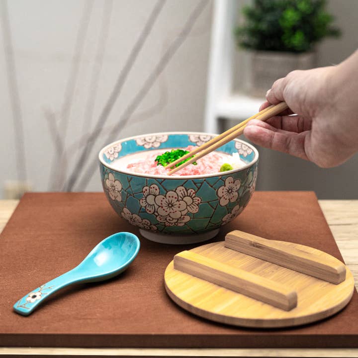Urban Tokyo - Wholesale Serving bowl - Spring Blossoms 28oz 6"D Bowl With Chopsticks, Spoon Bamboo Lid and Trivet Set (1/8)4