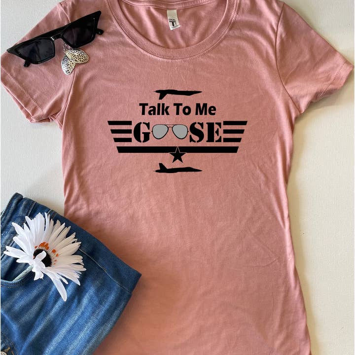 T-shirt Parle-moi d'oie (Style 2) pour la vente par Shea's Chic LLC