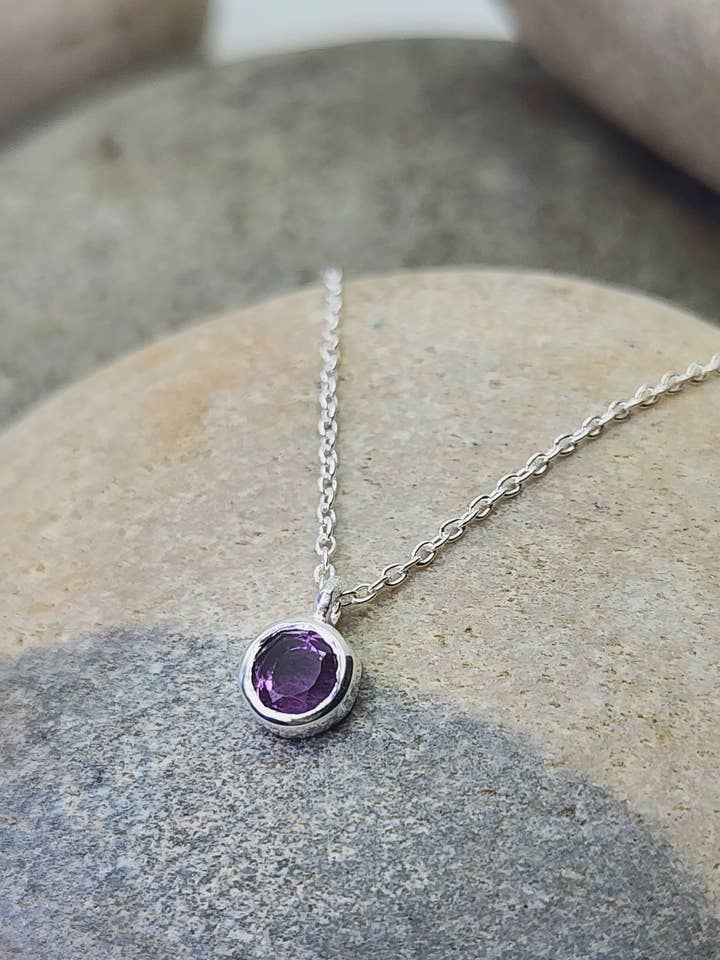 February Birthstone Halskette aus Amethyst und Sterlingsilber für den Großhandel von Heart and Lotus Sterling Silver Jewelry