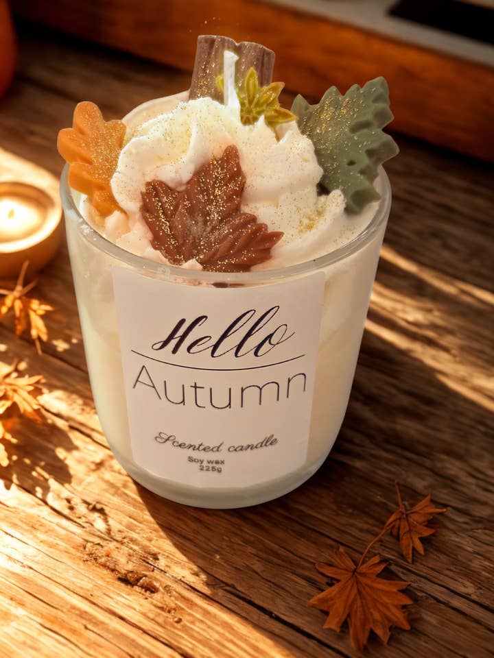 Hello Autumn Duftkerze mit Kürbisgewürz für den Großhandel von JoyDecor